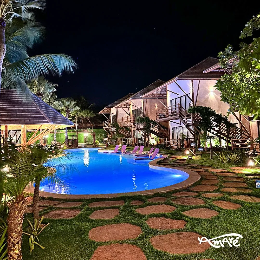 A piscina à noite
